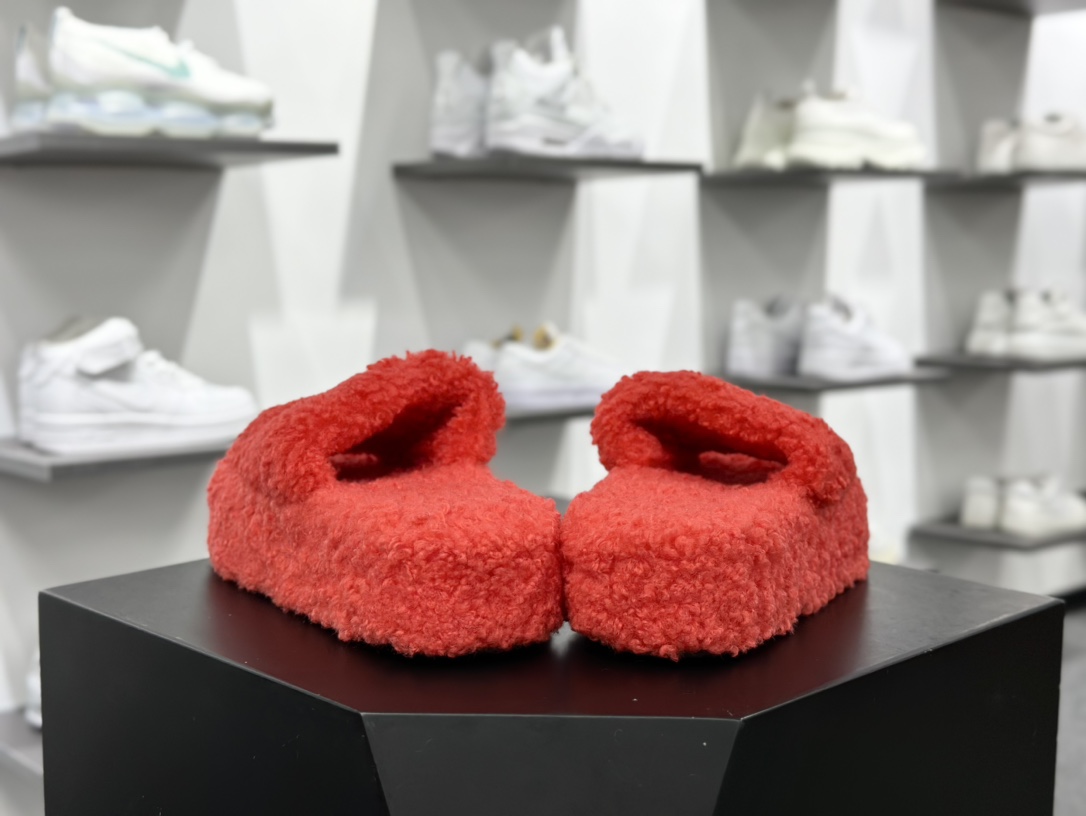 Balenciaga巴黎世家 Logo Pool Furry Slide毛茸茸系列毛绒女士复古厚底冬季拖鞋“羊绒大红色白红LOGO”654261W2DO16596