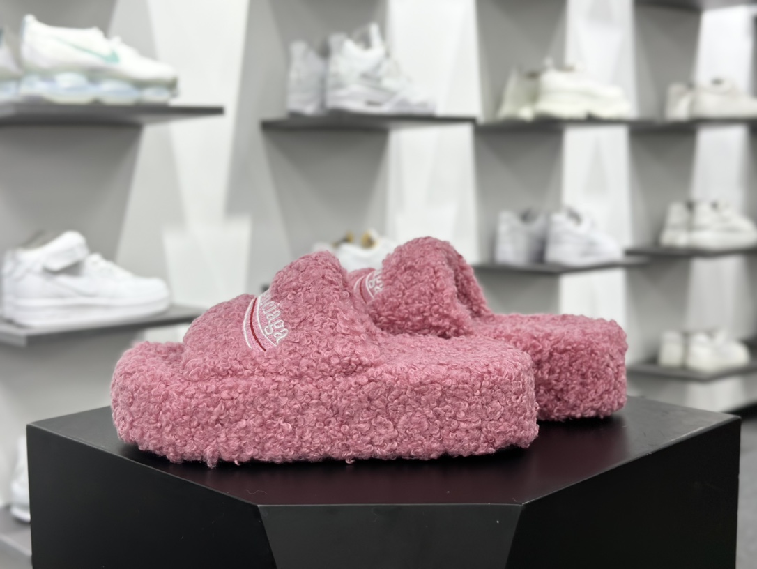 Balenciaga巴黎世家 Logo Pool Furry Slide毛茸茸系列毛绒女士拖鞋“羊绒玫瑰粉白红LOGO”654261W2DO16596