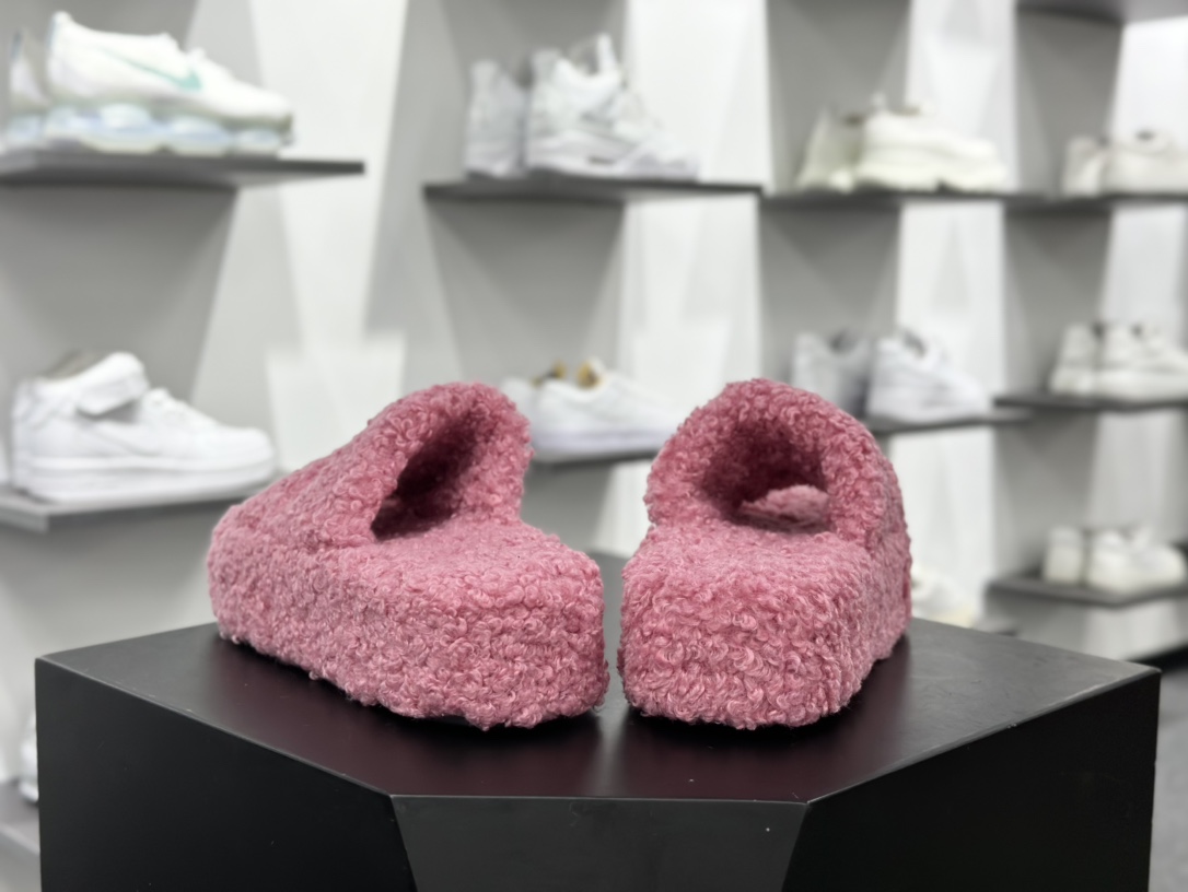 Balenciaga巴黎世家 Logo Pool Furry Slide毛茸茸系列毛绒女士拖鞋“羊绒玫瑰粉白红LOGO”654261W2DO16596