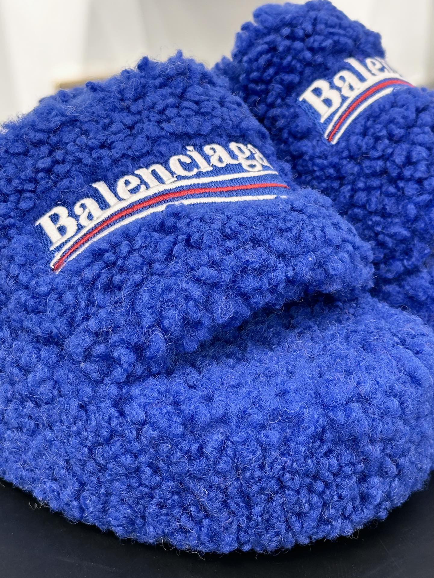 Balenciaga巴黎世家 Logo Pool Furry Slide毛茸茸系列毛绒厚底冬季拖鞋“羊绒宝蓝色白红LOGO”654261W2DO16596