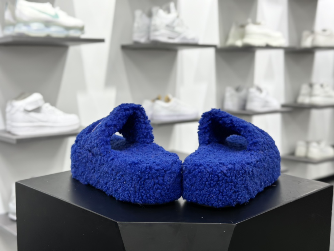 Balenciaga巴黎世家 Logo Pool Furry Slide毛茸茸系列毛绒厚底冬季拖鞋“羊绒宝蓝色白红LOGO”654261W2DO16596