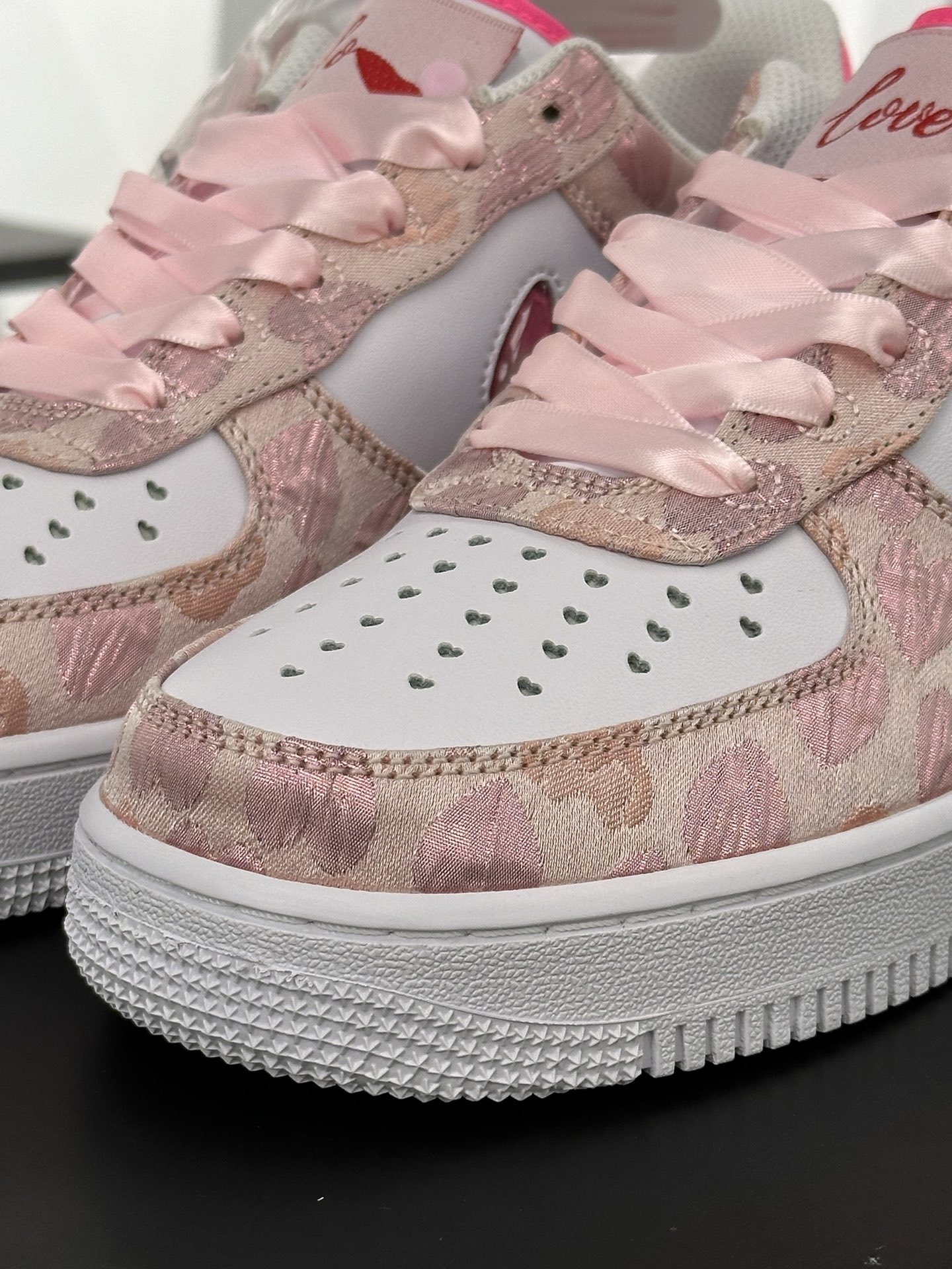 耐克Nike Air Force 1'07 Low”Love Graffiti”空军一号低帮板鞋“白粉桃心情人节果冻钩子”DH2920-111