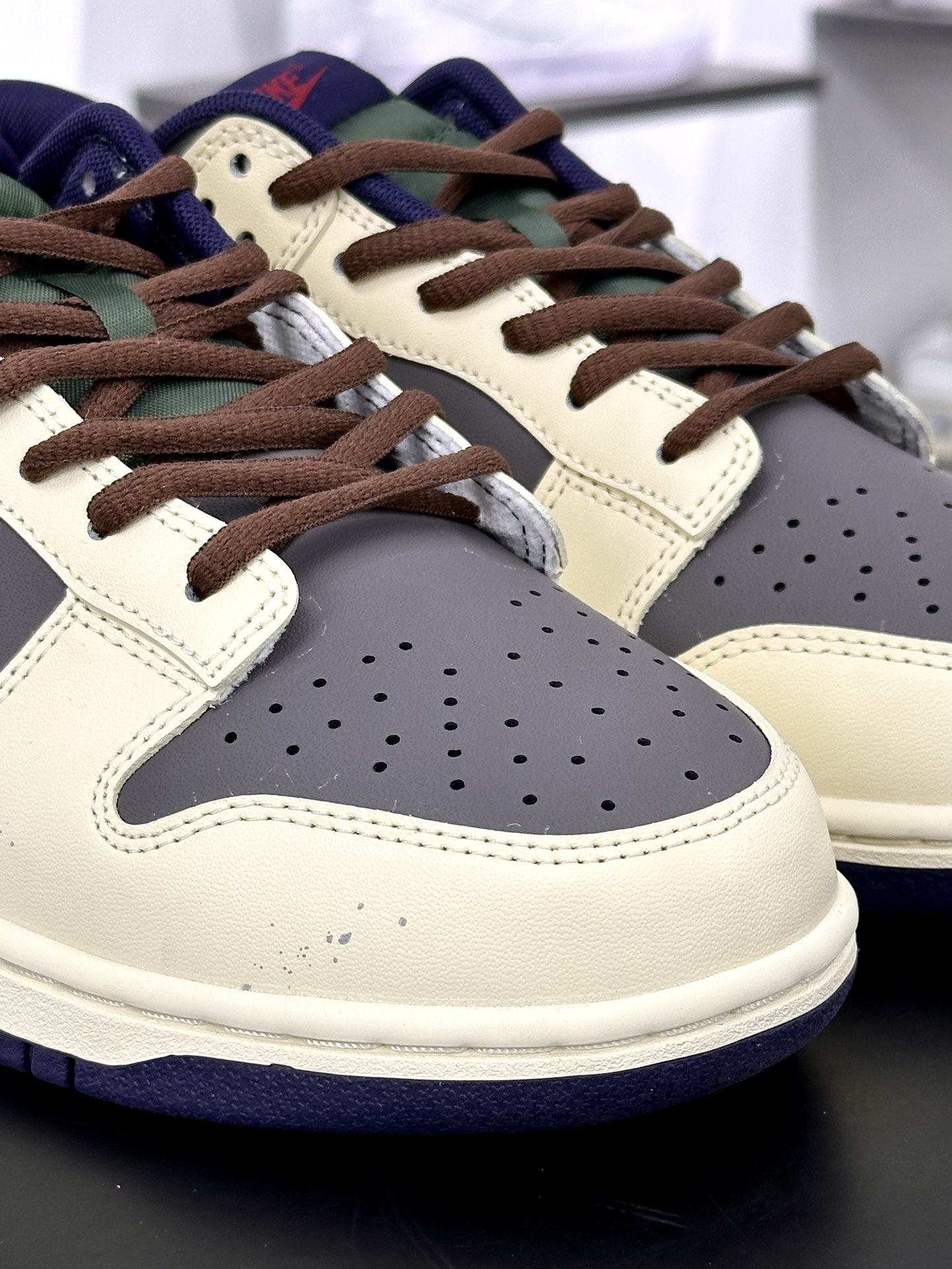 耐克Nike SB Dunk Low”AWG”扣篮系列低帮休闲运动滑板板鞋“米棕栗子之心涂鸦”FV8106-361