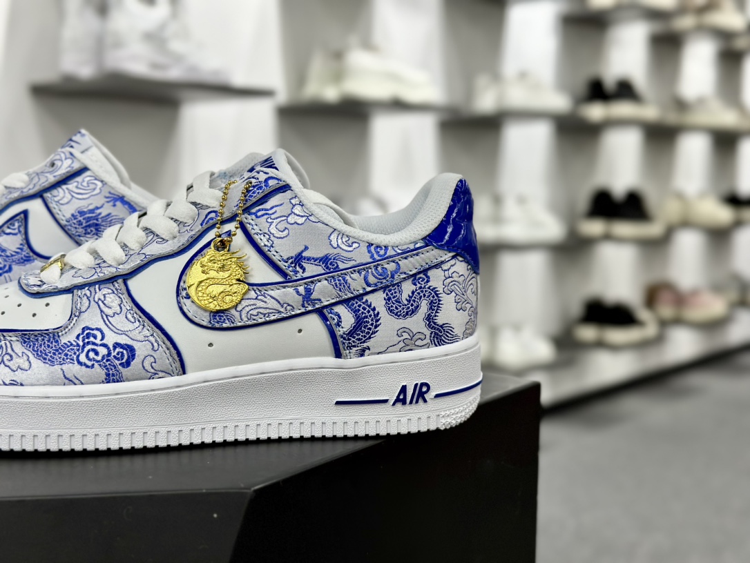 耐克Nike Air Force 1’07 Low ”Year of the Dragon”空军一号经典低帮板鞋“白蓝丝绸飞龙”CW2288-201