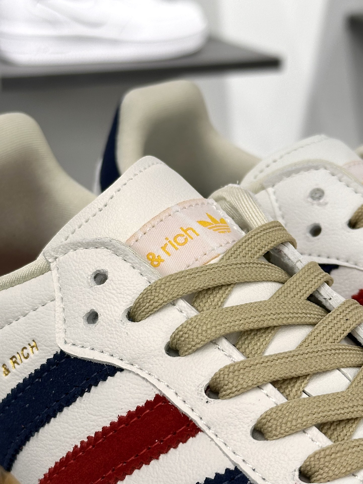 Adidas Originals Samba OG”Olympics”桑巴舞系列绅士运动板鞋“联名白藏蓝学院红金牌”IH8338