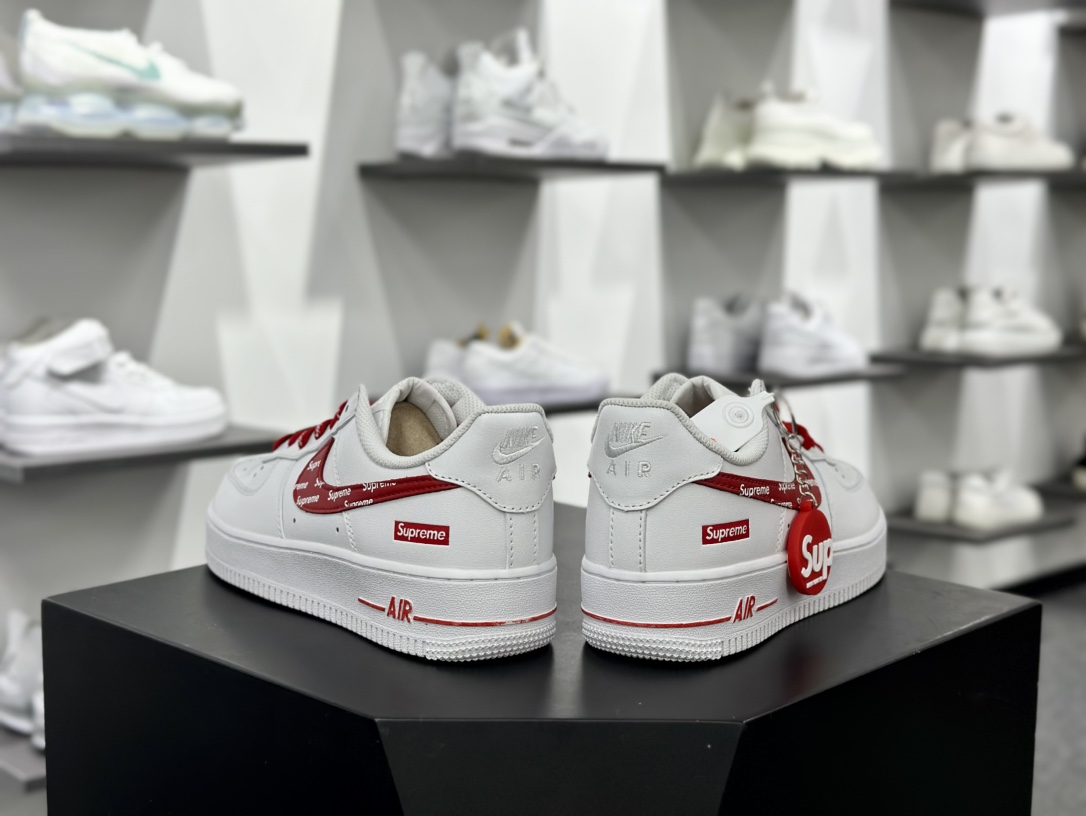 Supreme x Nike Air Force 1'07 Low”White Red”空军一号经典低帮板鞋“Sup联名白红印面钩子”CU9225-101