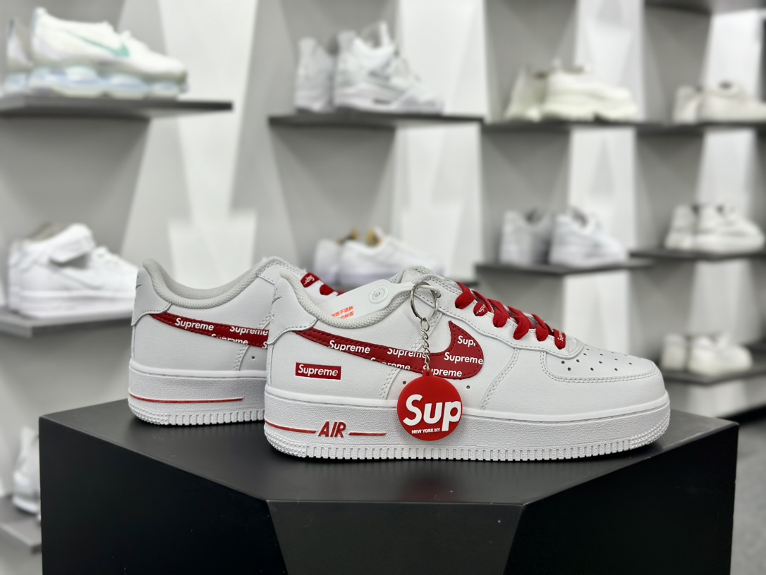 Supreme x Nike Air Force 1'07 Low”White Red”空军一号经典低帮板鞋“Sup联名白红印面钩子”CU9225-101