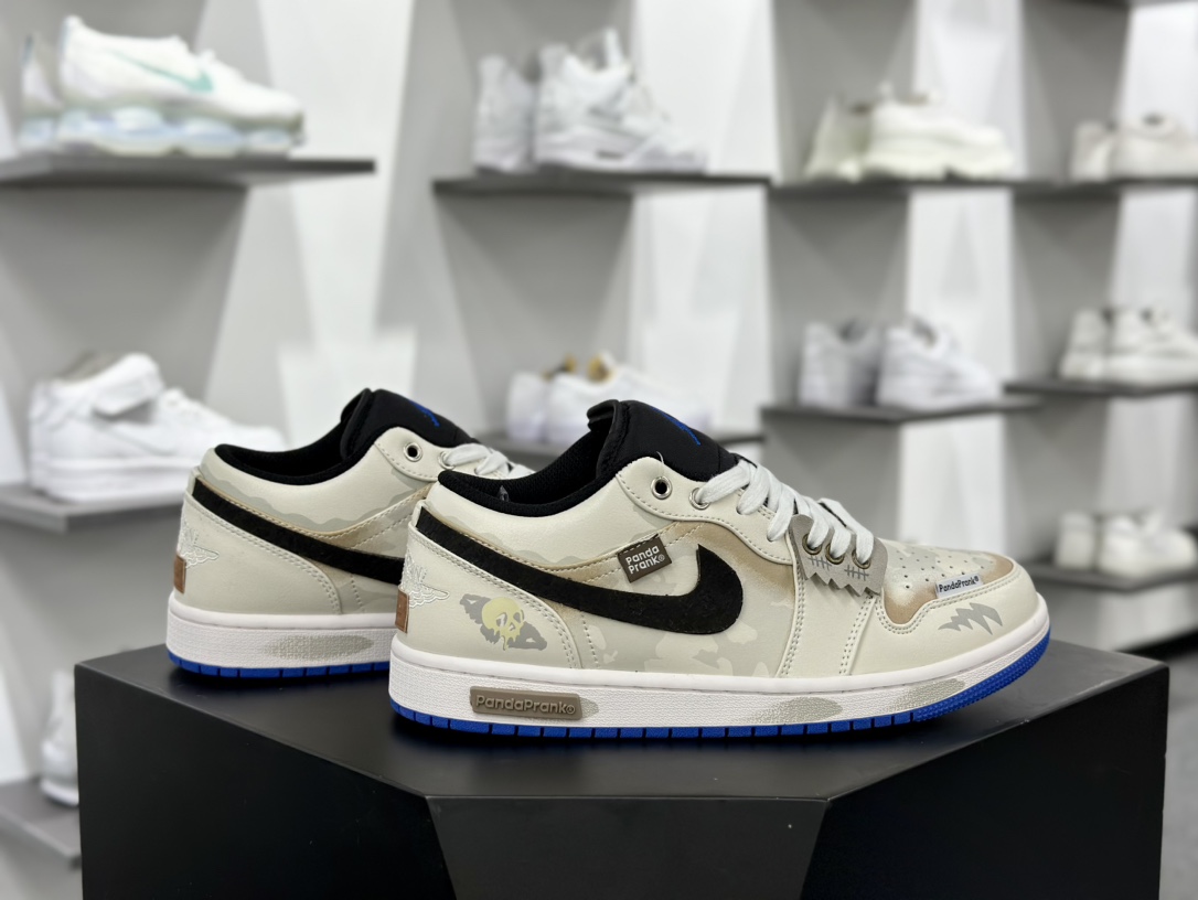 耐克Nike Air Jordan 1 Low”No man's land”AJ1乔丹一代低帮篮球鞋“白黑蓝无人区涂鸦”553558-140