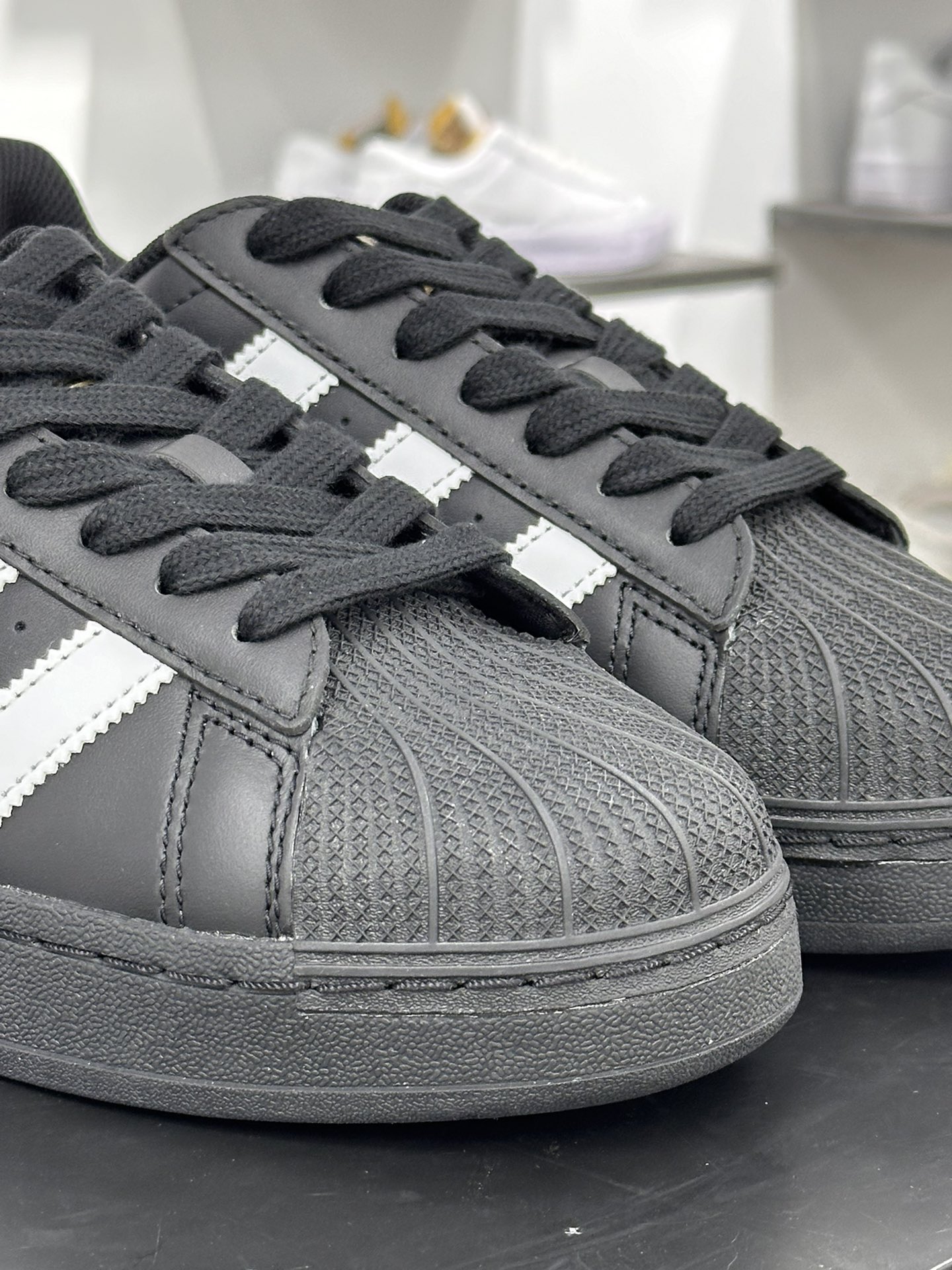 Adidas Originals Superstar XLG 贝壳头系列低帮板鞋“皮革武士黑白LOGO”IG9777