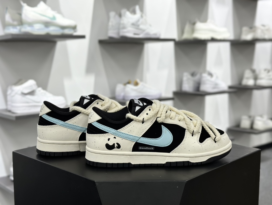 耐克Nike SB Dunk Low Lot”Panda”扣篮系列低帮滑板板鞋“米白黑蓝莓小熊猫涂鸦绑绳”DD1391-100