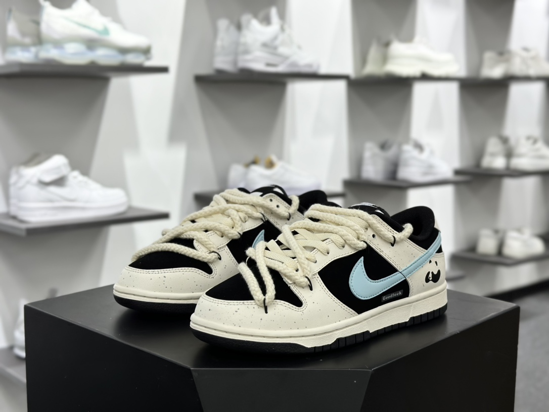 耐克Nike SB Dunk Low Lot”Panda”扣篮系列低帮滑板板鞋“米白黑蓝莓小熊猫涂鸦绑绳”DD1391-100