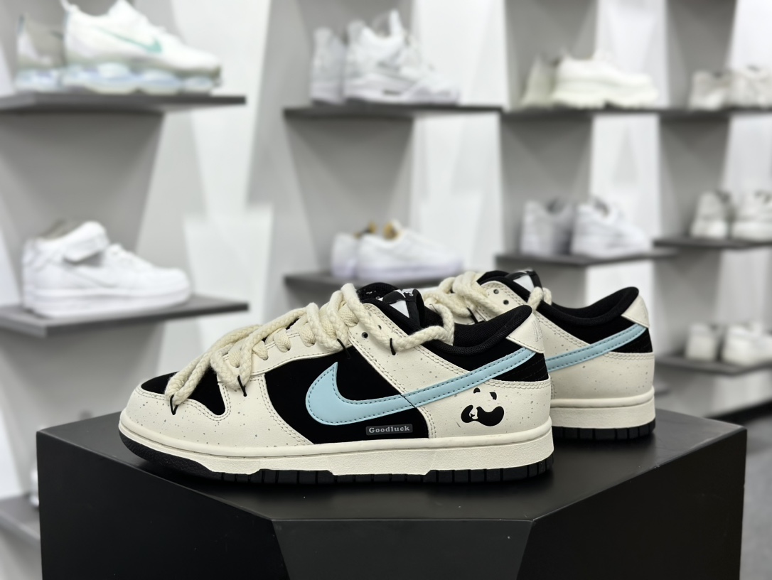 耐克Nike SB Dunk Low Lot”Panda”扣篮系列低帮滑板板鞋“米白黑蓝莓小熊猫涂鸦绑绳”DD1391-100