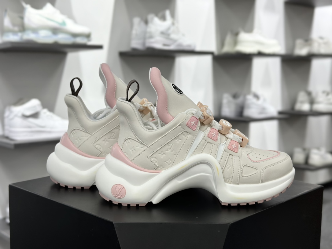 女LV路易威登Louis Vuitton Archlight Sneakers 探视弓型舞蹈复古老爹风休闲运动鞋“米白浅粉压纹LV老花串珠”1AD283