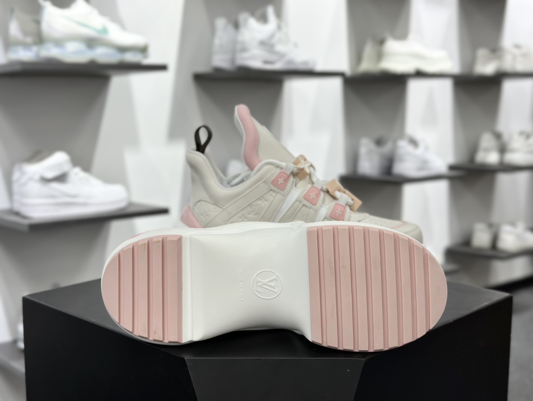 女LV路易威登Louis Vuitton Archlight Sneakers 探视弓型舞蹈复古老爹风休闲运动鞋“米白浅粉压纹LV老花串珠”1AD283