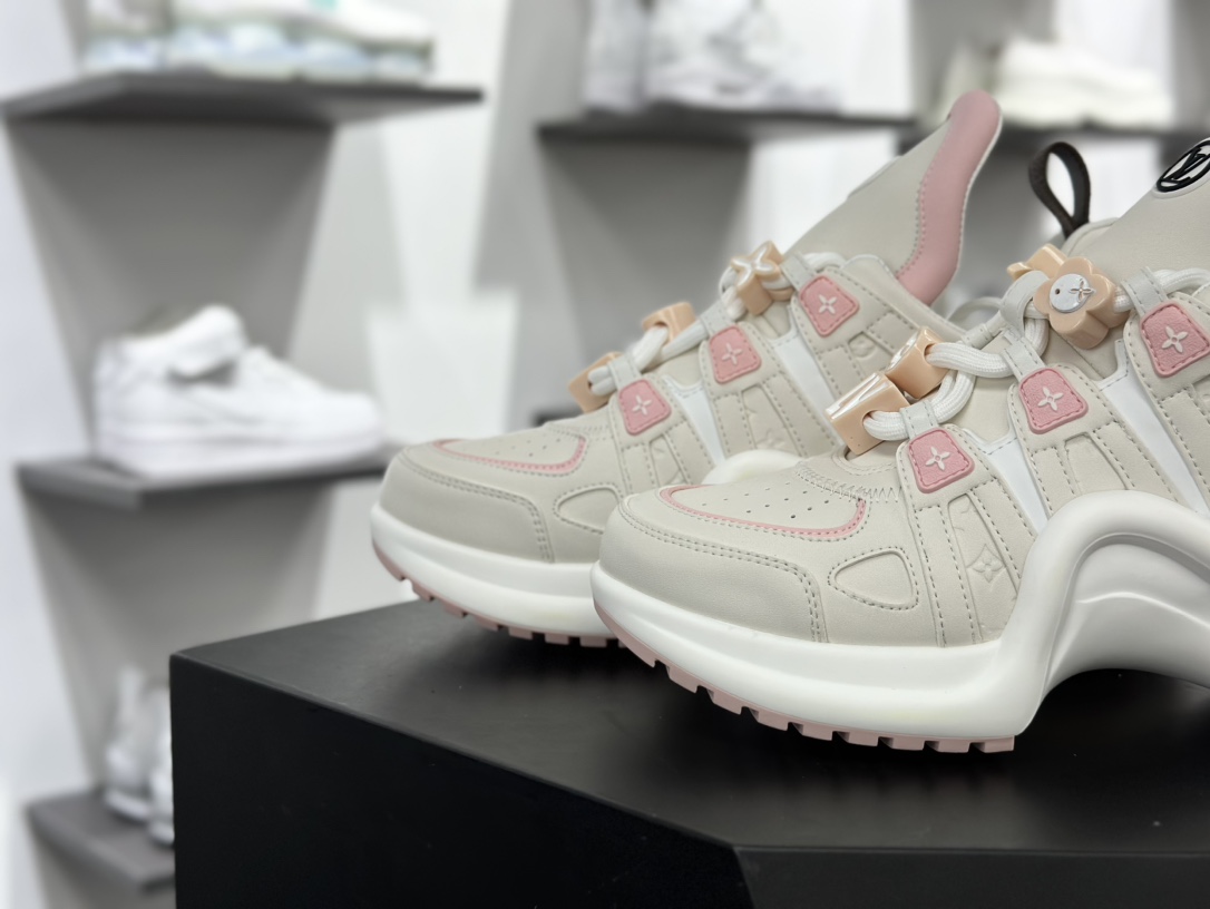 女LV路易威登Louis Vuitton Archlight Sneakers 探视弓型舞蹈复古老爹风休闲运动鞋“米白浅粉压纹LV老花串珠”1AD283