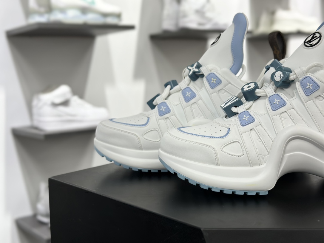 LV路易威登Louis Vuitton Archlight Sneakers 探视系列低帮运动鞋“白浅蓝压纹LV老花串珠”1AD28H