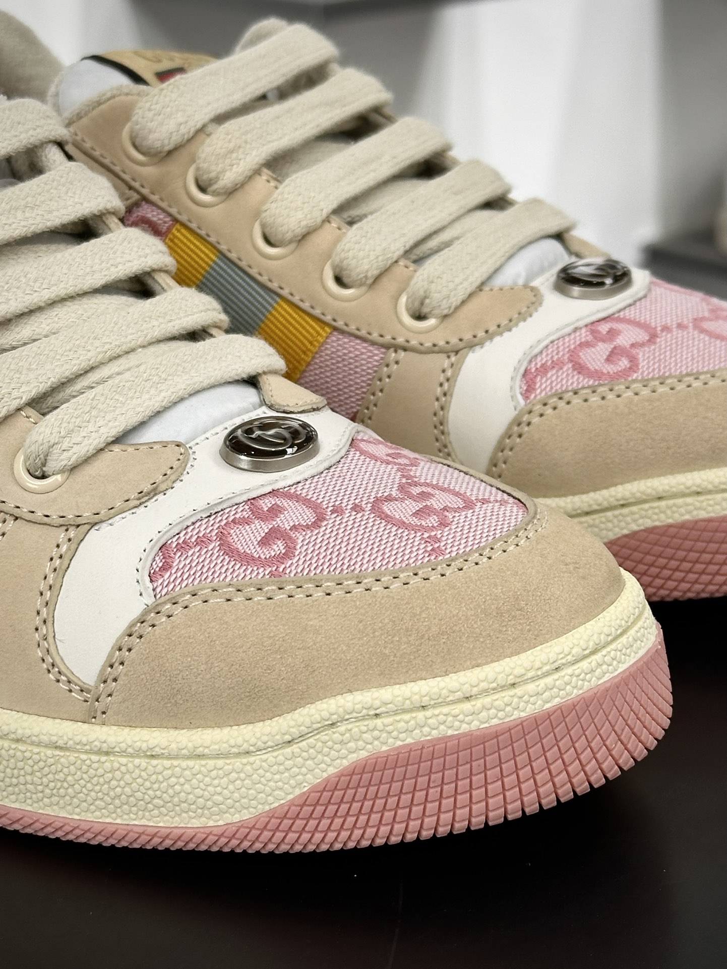 古驰Gucci Screener GG Sneaker Low 经典原型休闲板鞋“皮革米白黄蓝浅粉GG布”741575 9SFR0 8478