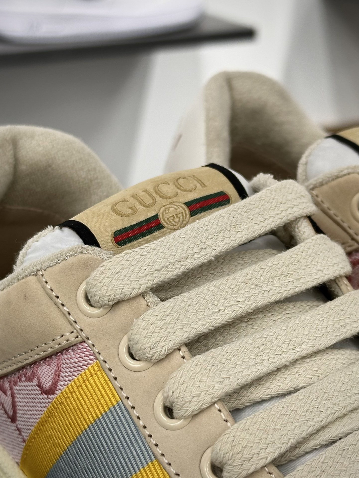 古驰Gucci Screener GG Sneaker Low 经典原型休闲板鞋“皮革米白黄蓝浅粉GG布”741575 9SFR0 8478