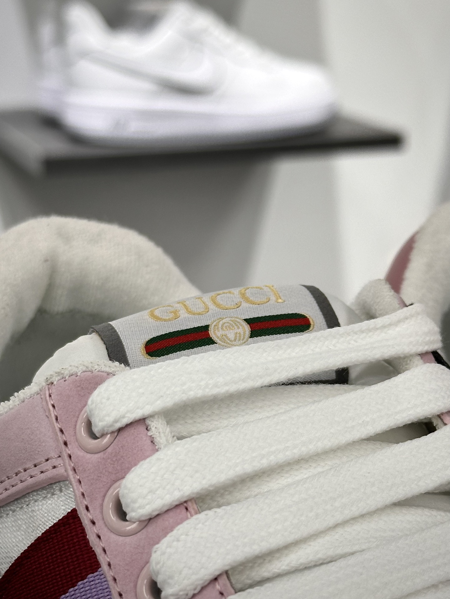 古驰Gucci Screener GG Sneaker Low 经典原型系列休闲板鞋“皮革淡粉紫白红织带”677423 HVKI0 9090