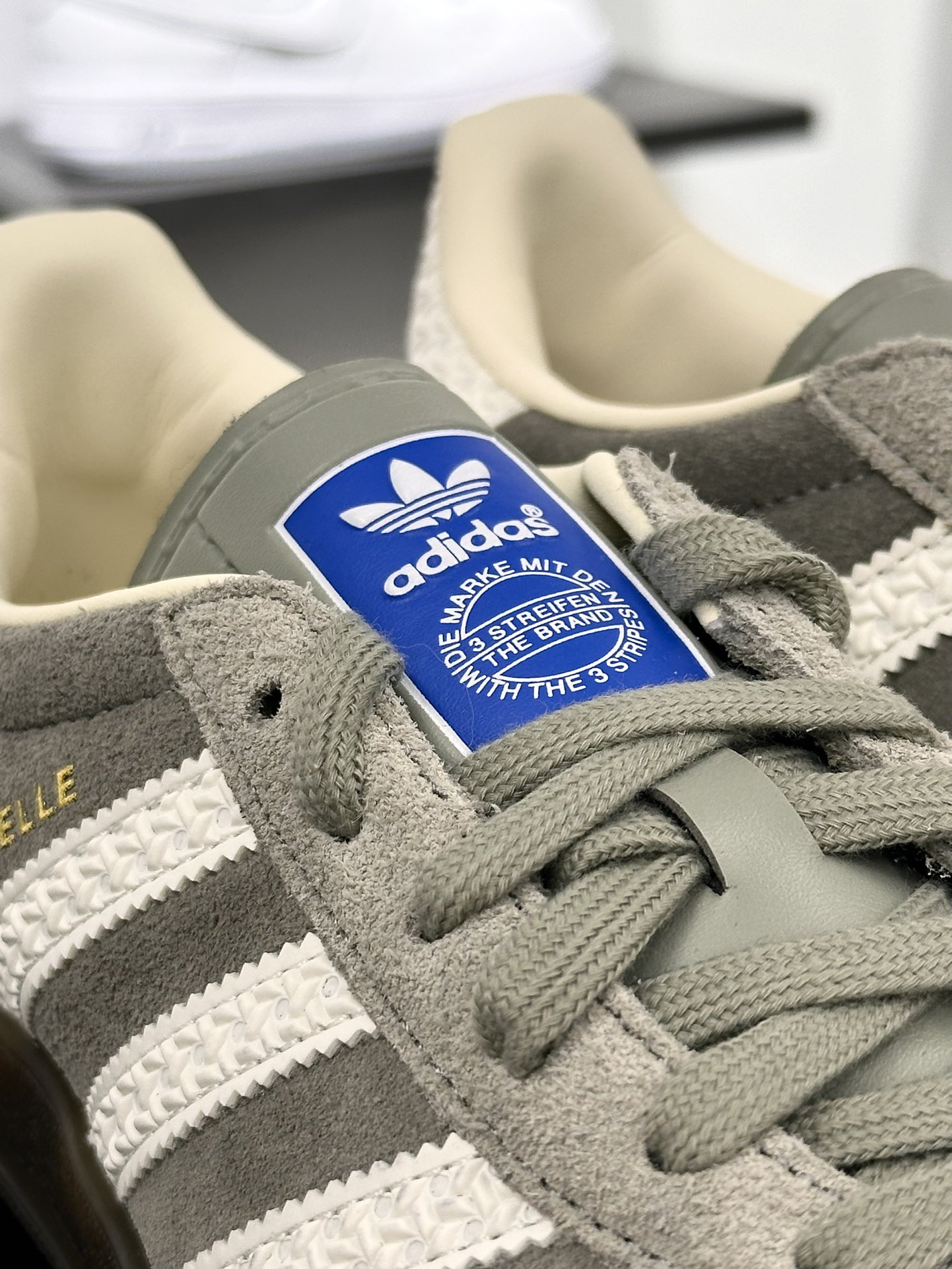 阿迪达斯Adidas Originals Handball SPZL 手球运动员休闲运动板鞋“翻毛铁灰白生胶底”IF1807