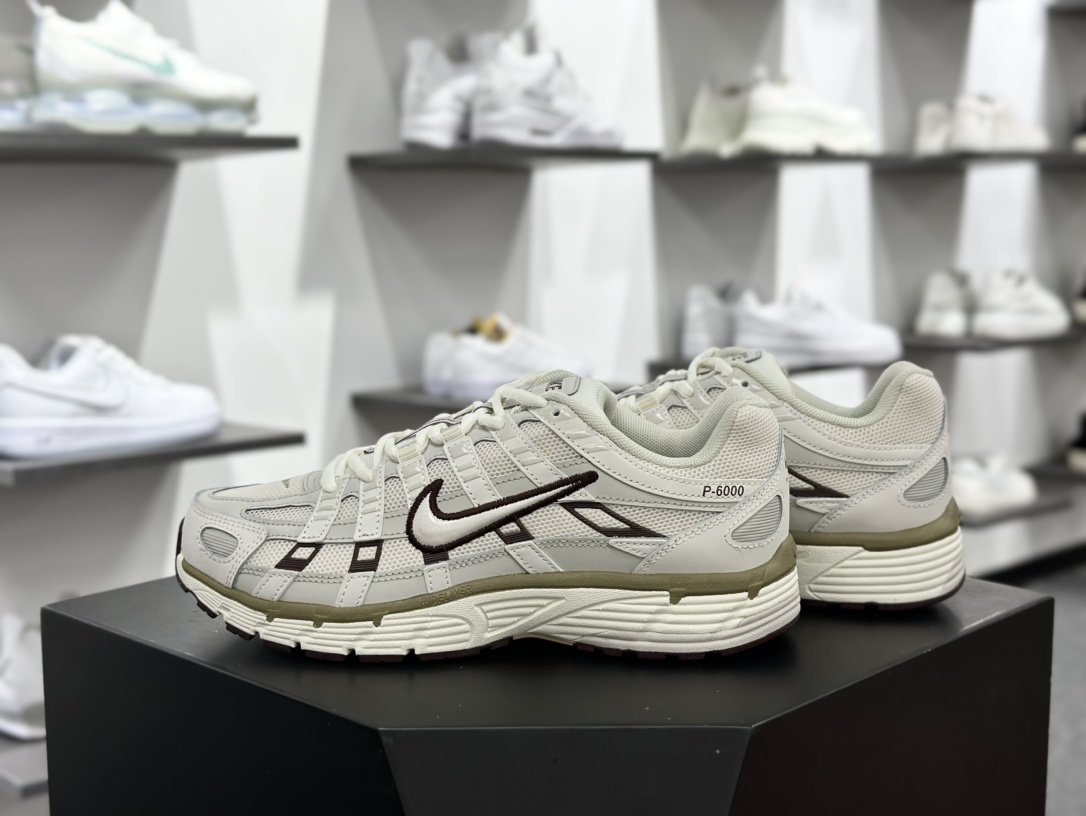 耐克Nike P-6000 Premium”Flat Pewter Light Iron ”系列低帮慢跑鞋 “米白酒红乌龙卡其”HF0728-201