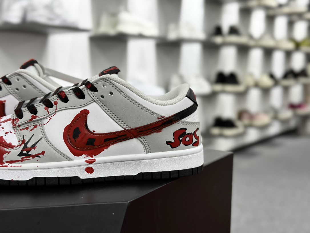 耐克Nike SB Dunk Low”SOS”扣篮系列低帮休闲运动滑板板鞋“皮革白红案发现场SOS”LW1818-103