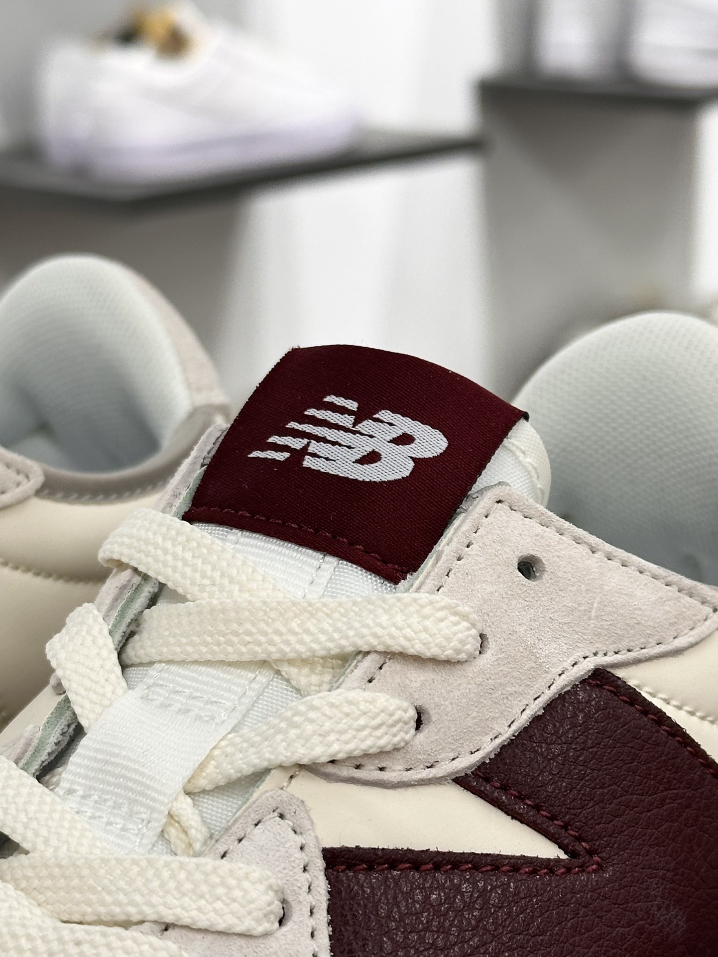 New Balance MS327系列复古休闲运动慢跑鞋“皮革米白酒红生胶底”MS327KA