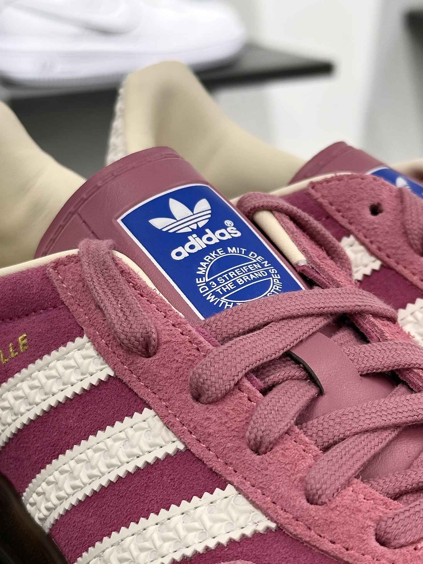 阿迪达斯Adidas Originals Handball SPZL 手球运动员系列板鞋“翻毛树莓粉白焦糖底”IF1809