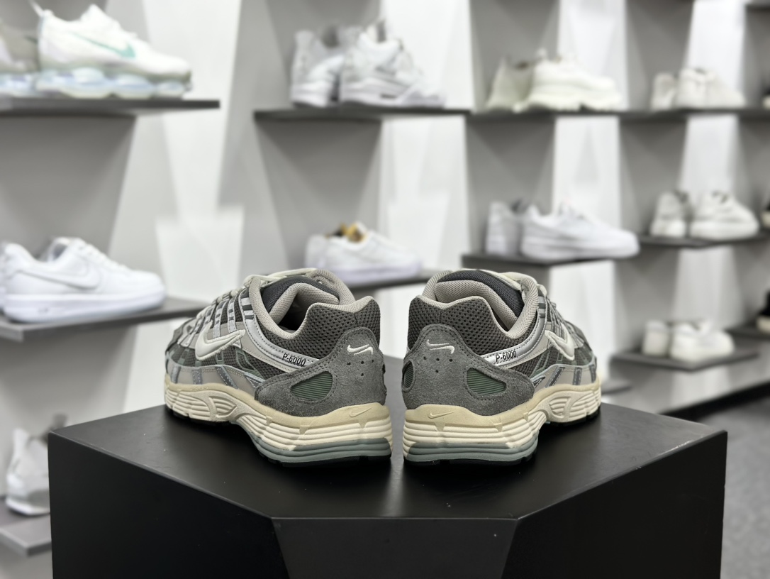 耐克Nike P-6000 Premium”Flat Pewter Light Iron ”系列低帮慢跑鞋“深灰银椰奶白”FN7509-029