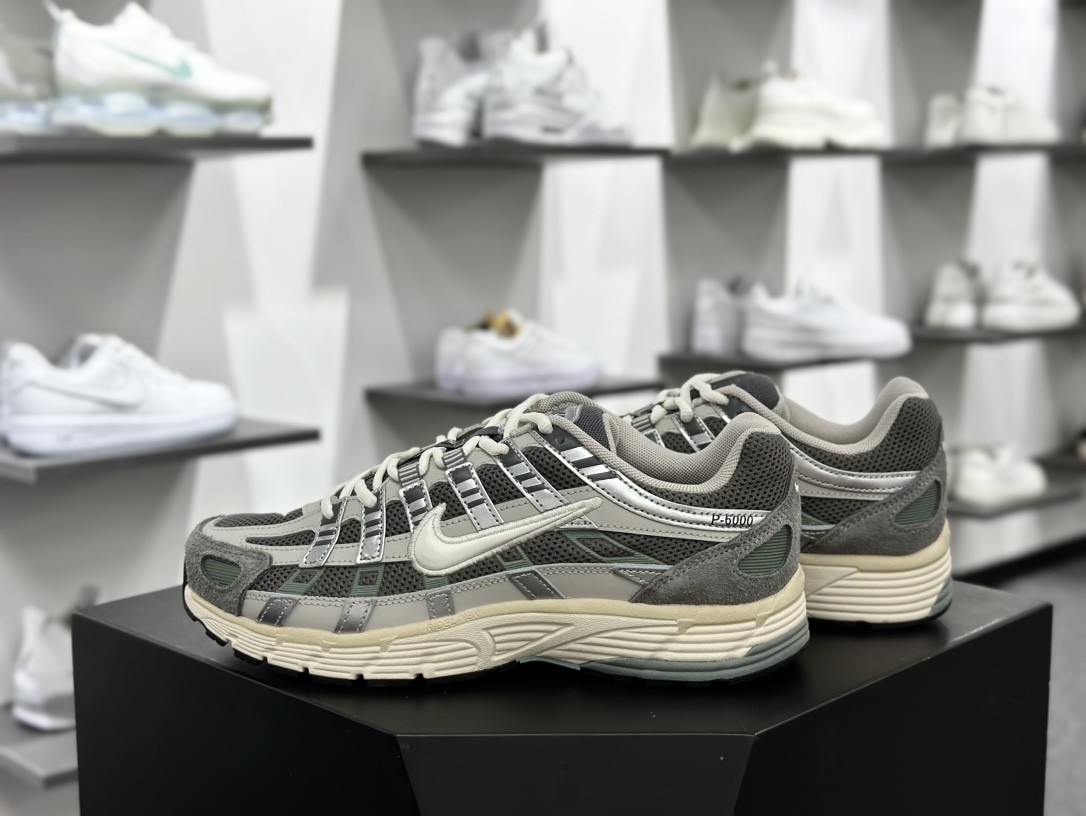 耐克Nike P-6000 Premium”Flat Pewter Light Iron ”系列低帮慢跑鞋“深灰银椰奶白”FN7509-029