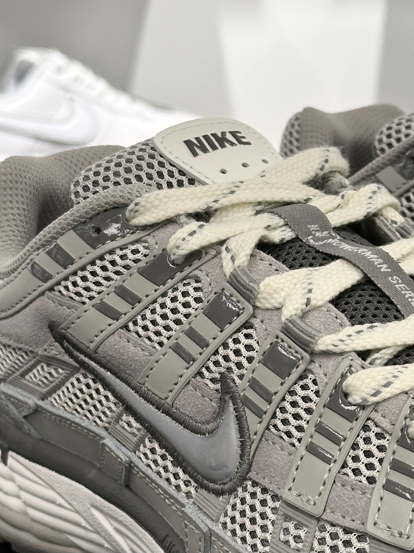 耐克Nike P-6000 Premium”Flat Pewter Light Iron ”系列低帮复古老爹风休闲运动舒适慢跑鞋 “岩石灰铁灰”FN6837-012