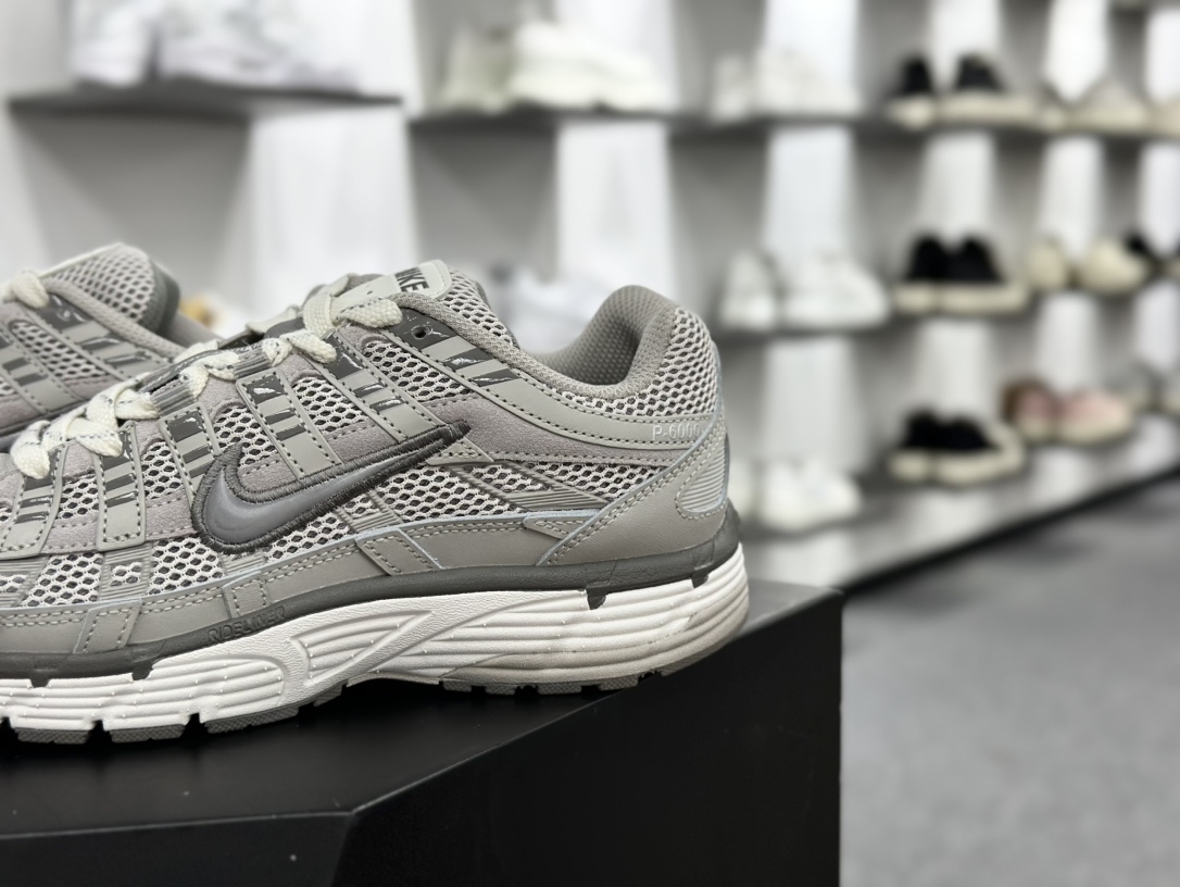 耐克Nike P-6000 Premium”Flat Pewter Light Iron ”系列低帮复古老爹风休闲运动舒适慢跑鞋 “岩石灰铁灰”FN6837-012