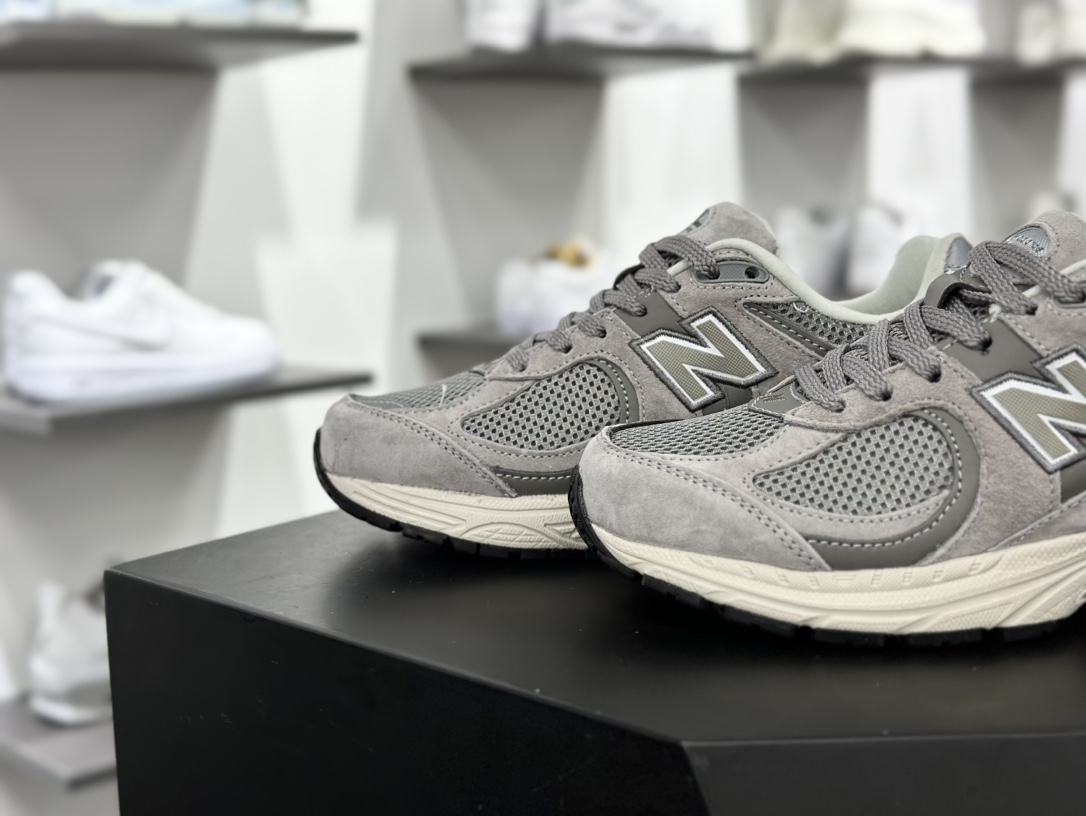 新百伦New Balance 2002R系列低帮复古老爹风休闲运动慢跑鞋“麂皮深灰白米”ML2002RC