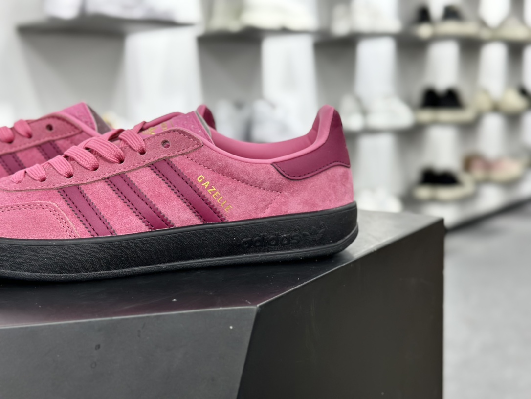 阿迪达斯Adidas Gazelle Indoor Trainers 羚羊内训系列低帮德训风板鞋“麂皮草莓熊桃粉黑”JI2585