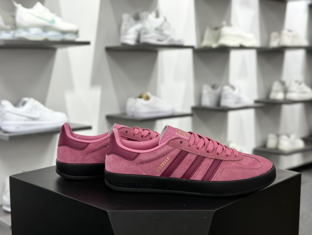 阿迪达斯Adidas Gazelle Indoor Trainers 羚羊内训系列低帮德训风板鞋“麂皮草莓熊桃粉黑”JI2585