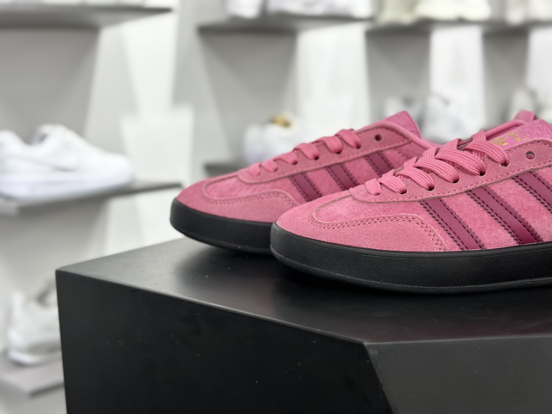 阿迪达斯Adidas Gazelle Indoor Trainers 羚羊内训系列低帮德训风板鞋“麂皮草莓熊桃粉黑”JI2585