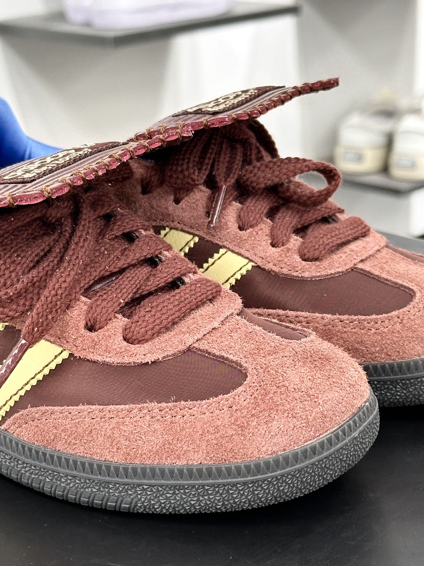 Wales Bonner x Adidas Originals Samba Classic”Pony Tonal”桑巴舞板鞋“联名酒红棕浅蓝米黄”IE0579