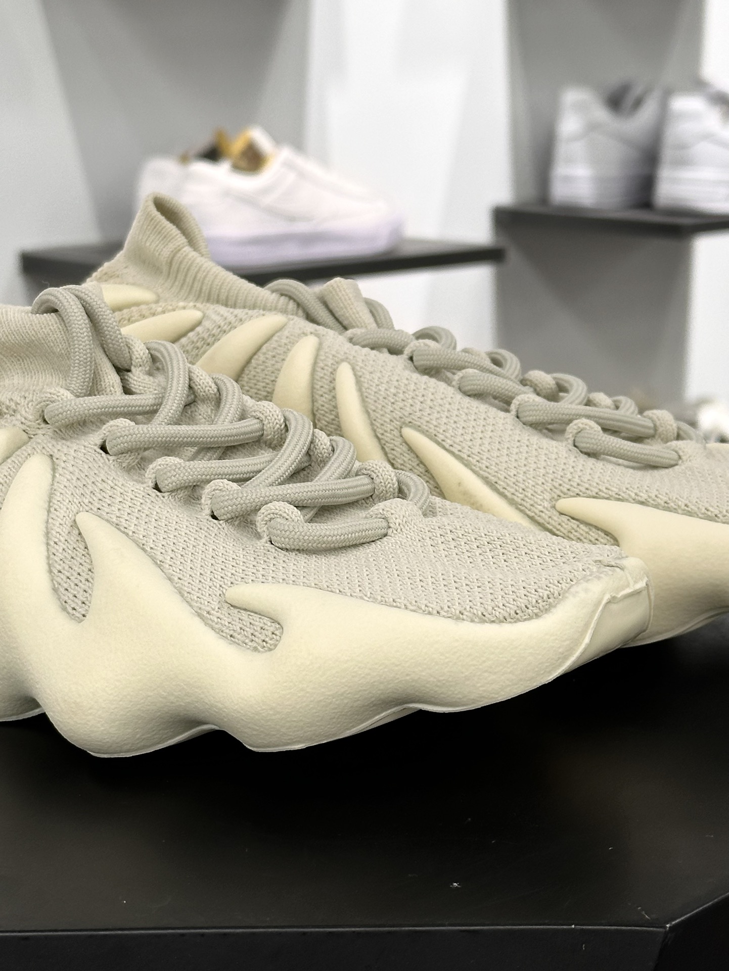 Kanye West x Adidas Yeezy 450”Stone Flax”八爪袜套式慢跑鞋“灰白火山小笼包”H68038