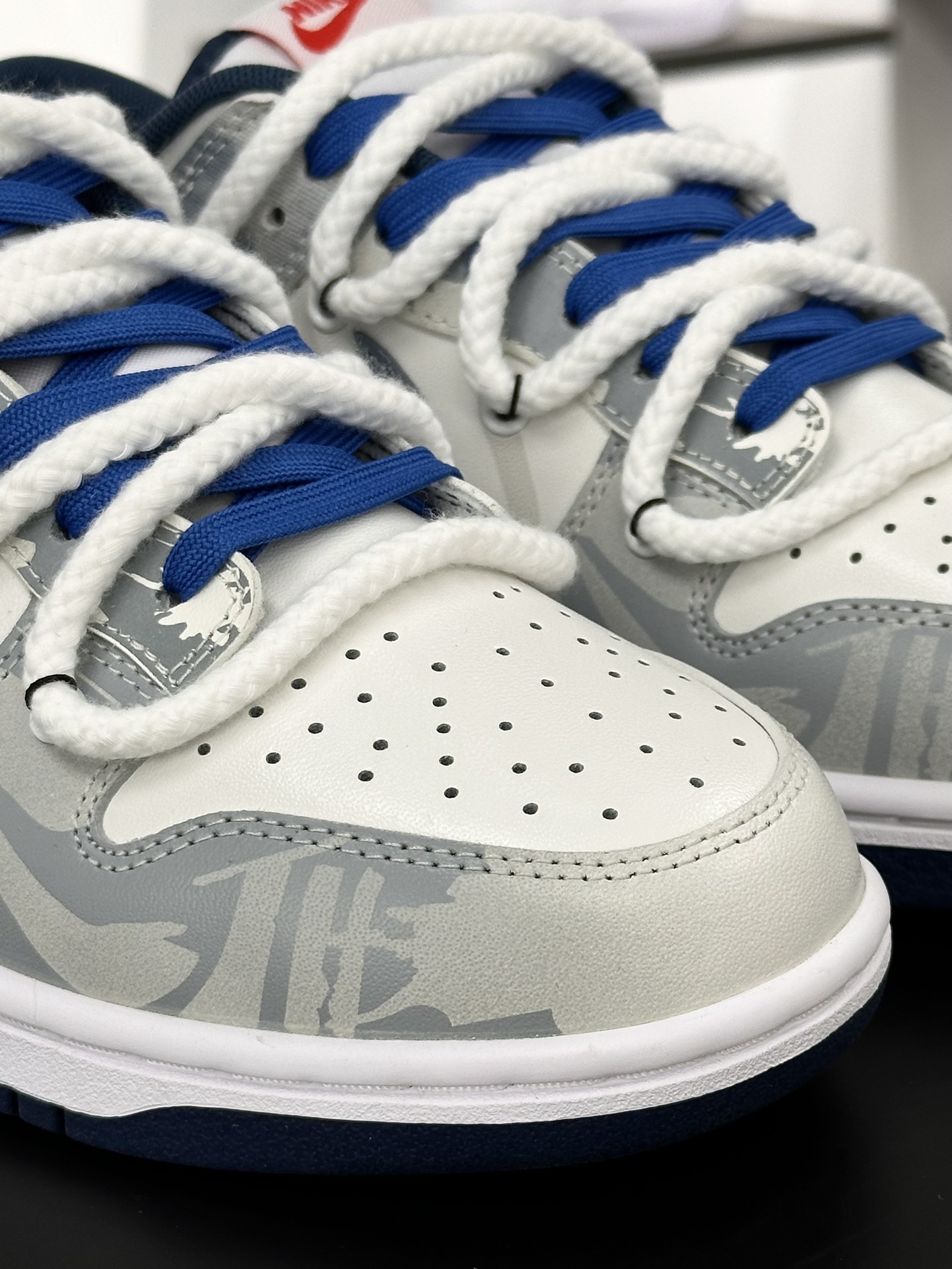 耐克Nike SB Dunk Low Lot”Silver Sea Blue Shark”扣篮系列低帮滑板板鞋“灰银蓝银海蓝鲛绑绳”DD1391-400