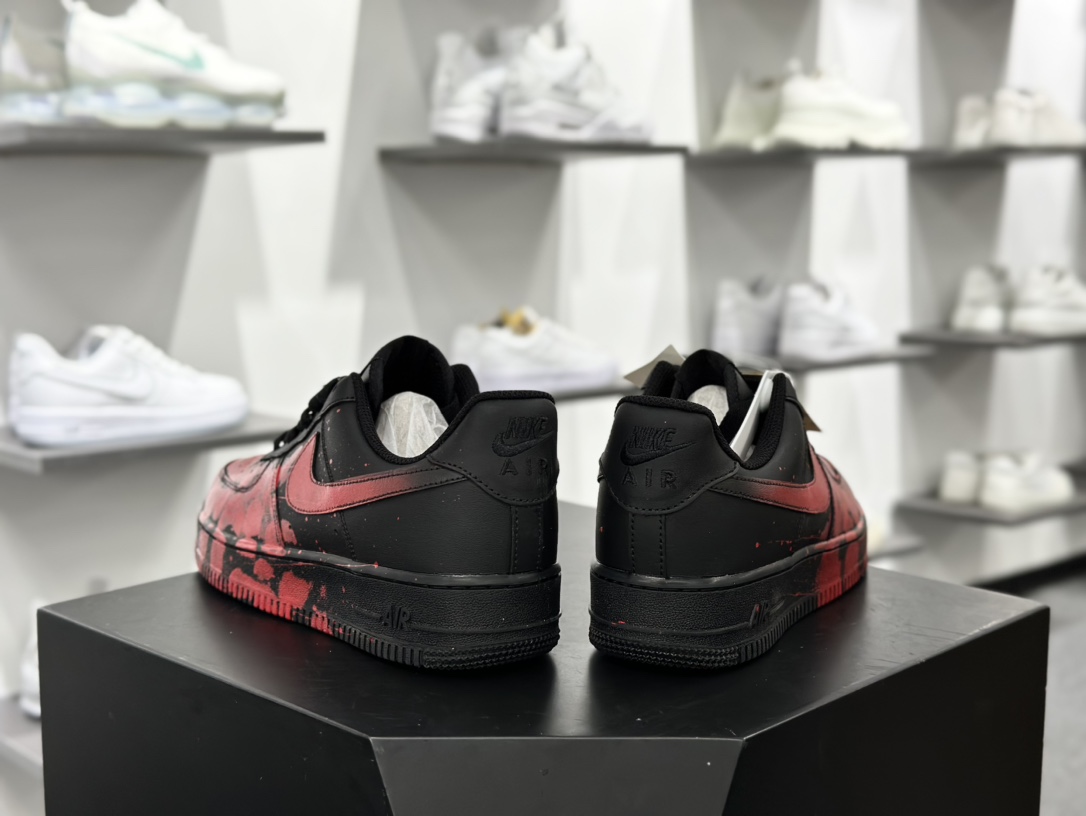 耐克Nike Air Force 1'07 Low Retro”Crime scene”空军一号低帮经典板鞋“皮革黑红案发现场”CW2288-011