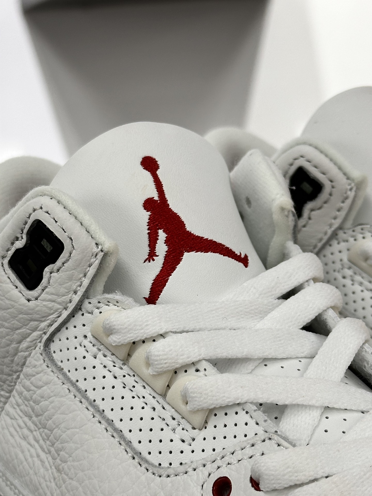 耐克Nike Air Jordan 3 Retro”White Cement Reimagined”迈克尔·乔丹AJ3代中帮篮球鞋“白水泥爆裂纹氧化黄”DN3707-100