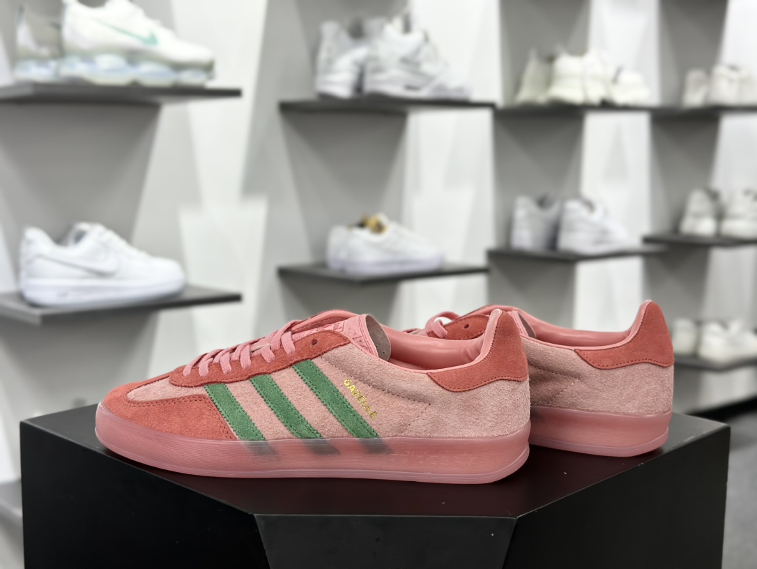 阿迪达斯Adidas Gazelle Indoor Trainers 羚羊内训系列低帮板鞋“翻毛西瓜粉绿”IG6782