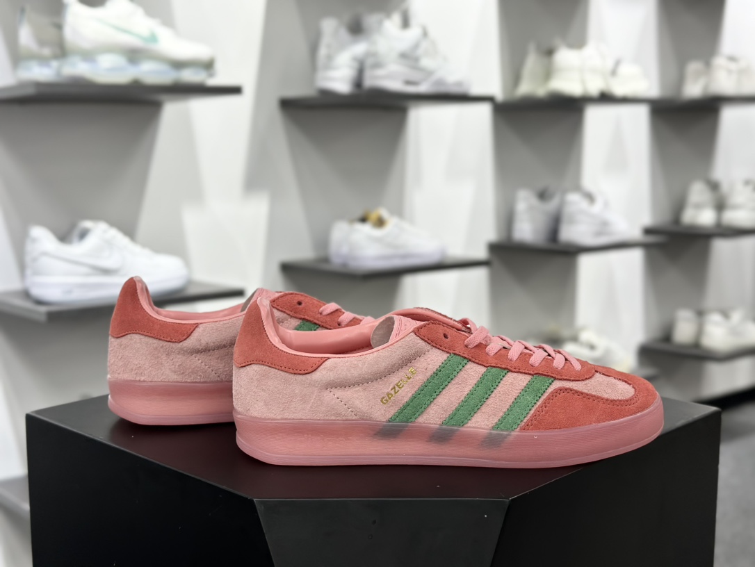 阿迪达斯Adidas Gazelle Indoor Trainers 羚羊内训系列低帮板鞋“翻毛西瓜粉绿”IG6782