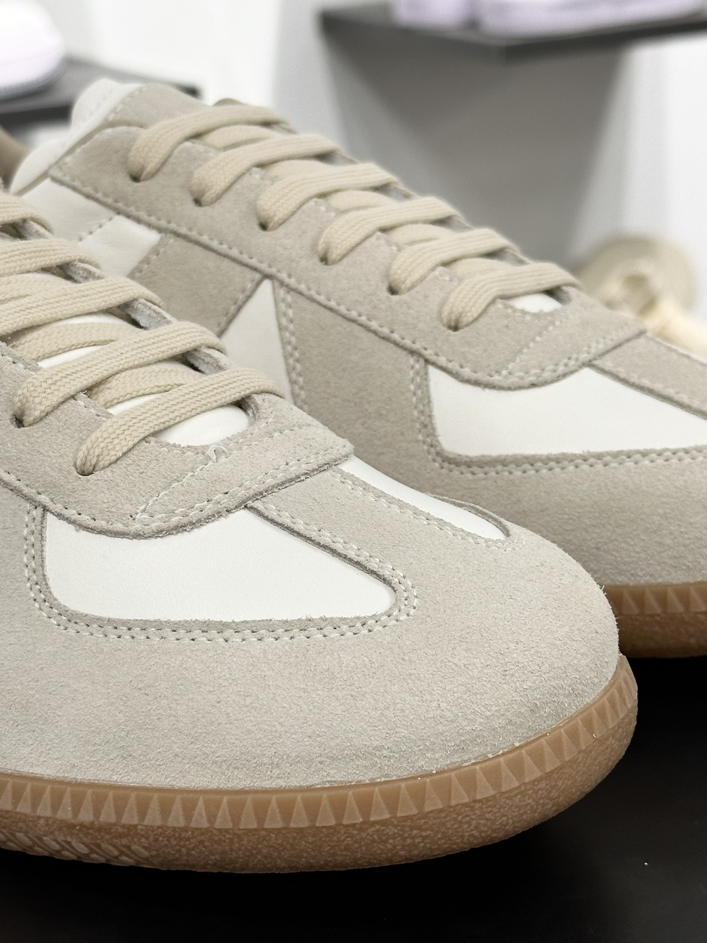 Maison Margiela 22 Classic Replica Leather Low Sneaker 经典小白板鞋“米白灰焦糖底”S57 WS0236 P1895 101