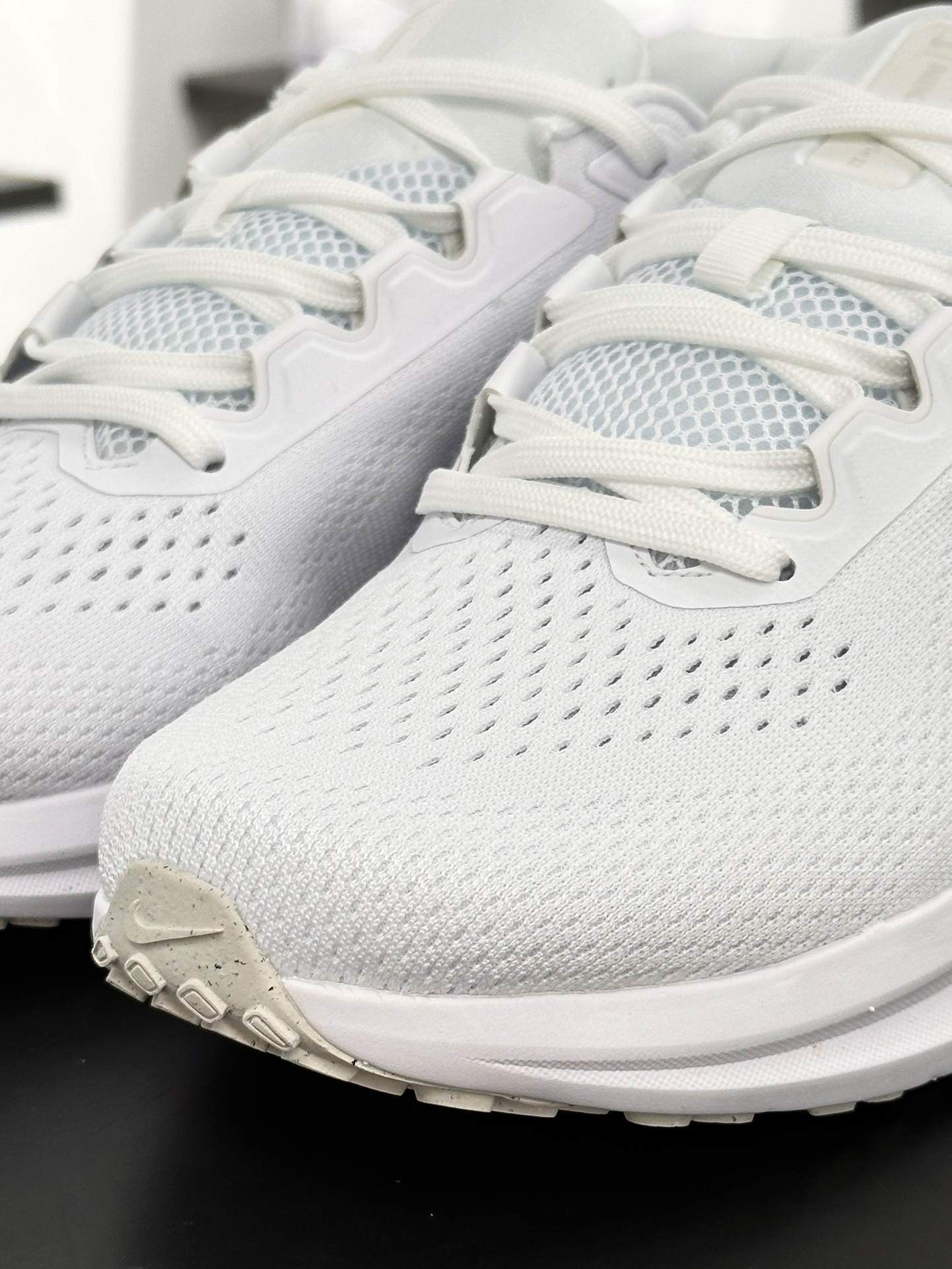 耐克Nike Winflo 11 Low”All White”温弗洛11代系列低帮跑步鞋“网织全白”FJ9509-100