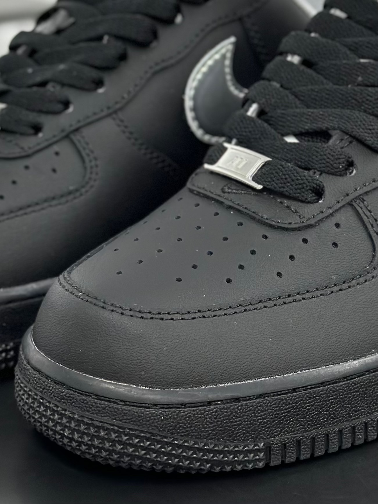 耐克Nike Air Force 1 07 LV8 Low”Black Silver”空军一号系列经典板鞋“黑银玫瑰涂鸦”FQ4296-101