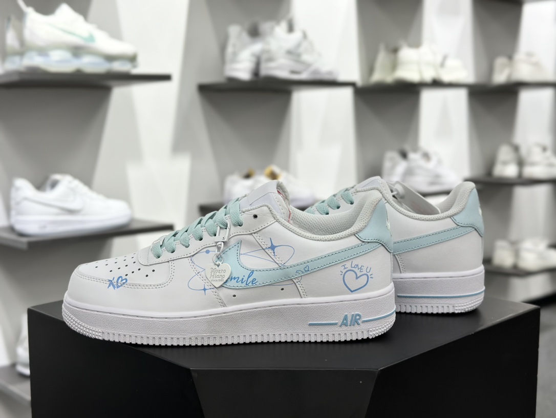 耐克Nike Air Force 1 07 LV8 Low”Valentine's Day”空军一号板鞋“白浅蓝环绕星球爱心涂鸦”CW2288-111