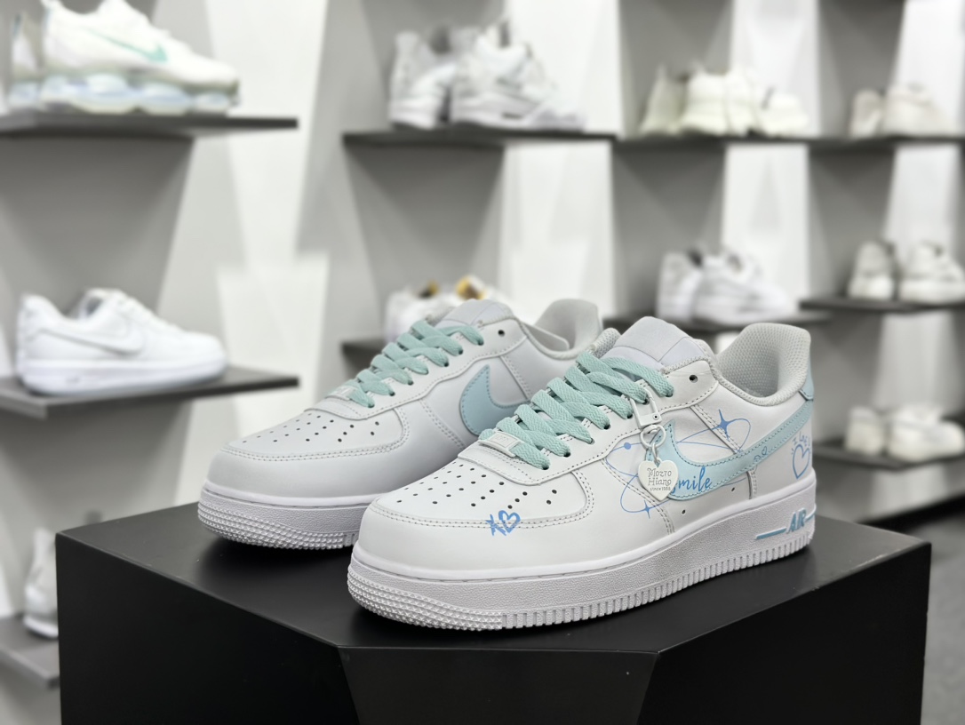 耐克Nike Air Force 1 07 LV8 Low”Valentine's Day”空军一号板鞋“白浅蓝环绕星球爱心涂鸦”CW2288-111