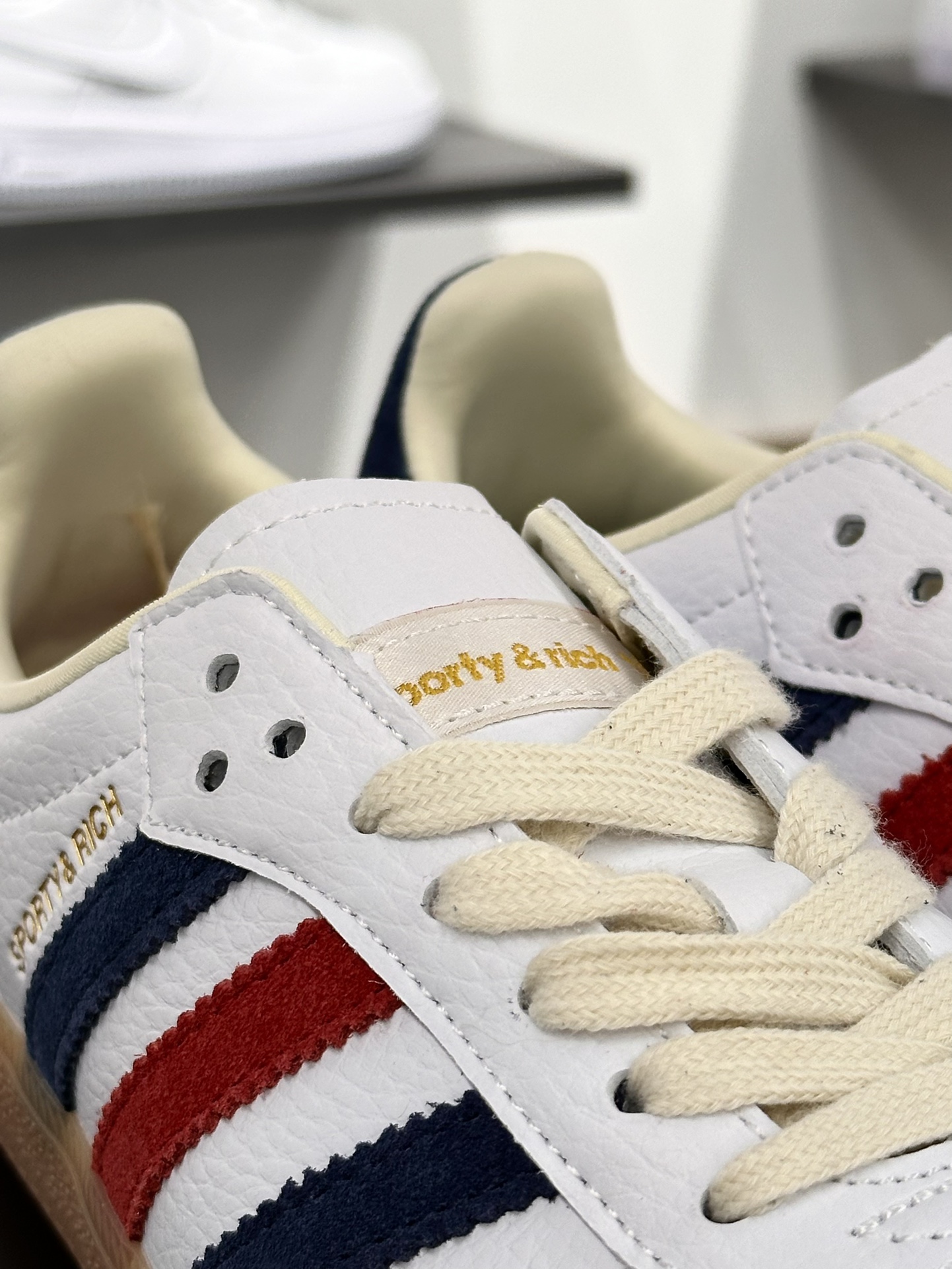 Sporty & Rich x Adidas Originals Samba OG”Olympics”桑巴舞系列绅士运动板鞋“联名白藏蓝学院红金牌”IH8338