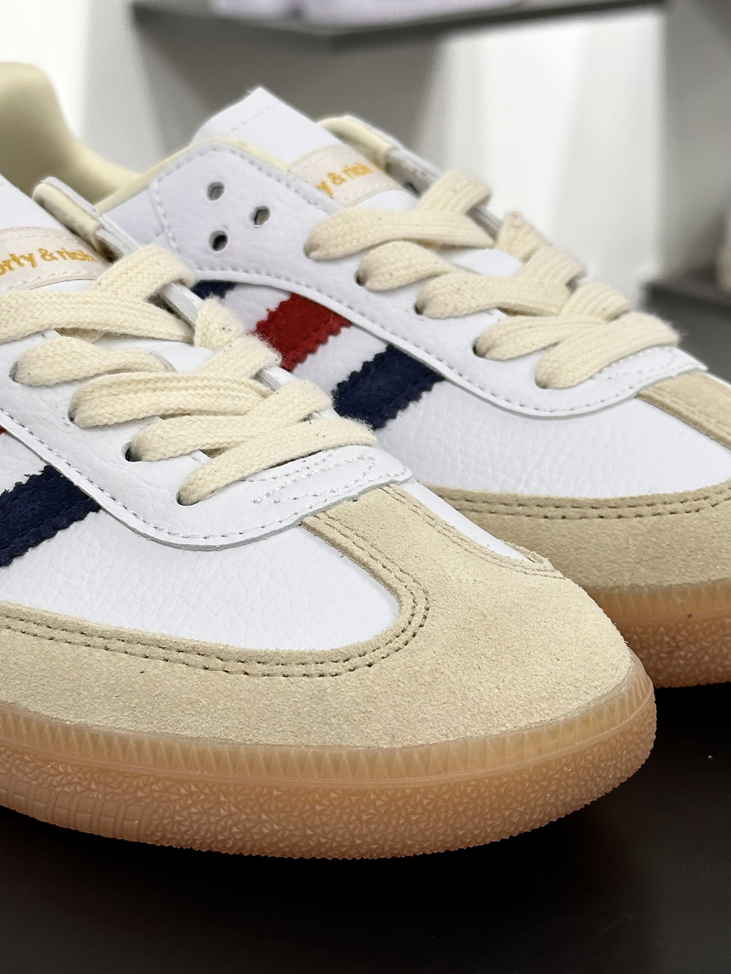 Sporty & Rich x Adidas Originals Samba OG”Olympics”桑巴舞系列绅士运动板鞋“联名白藏蓝学院红金牌”IH8338